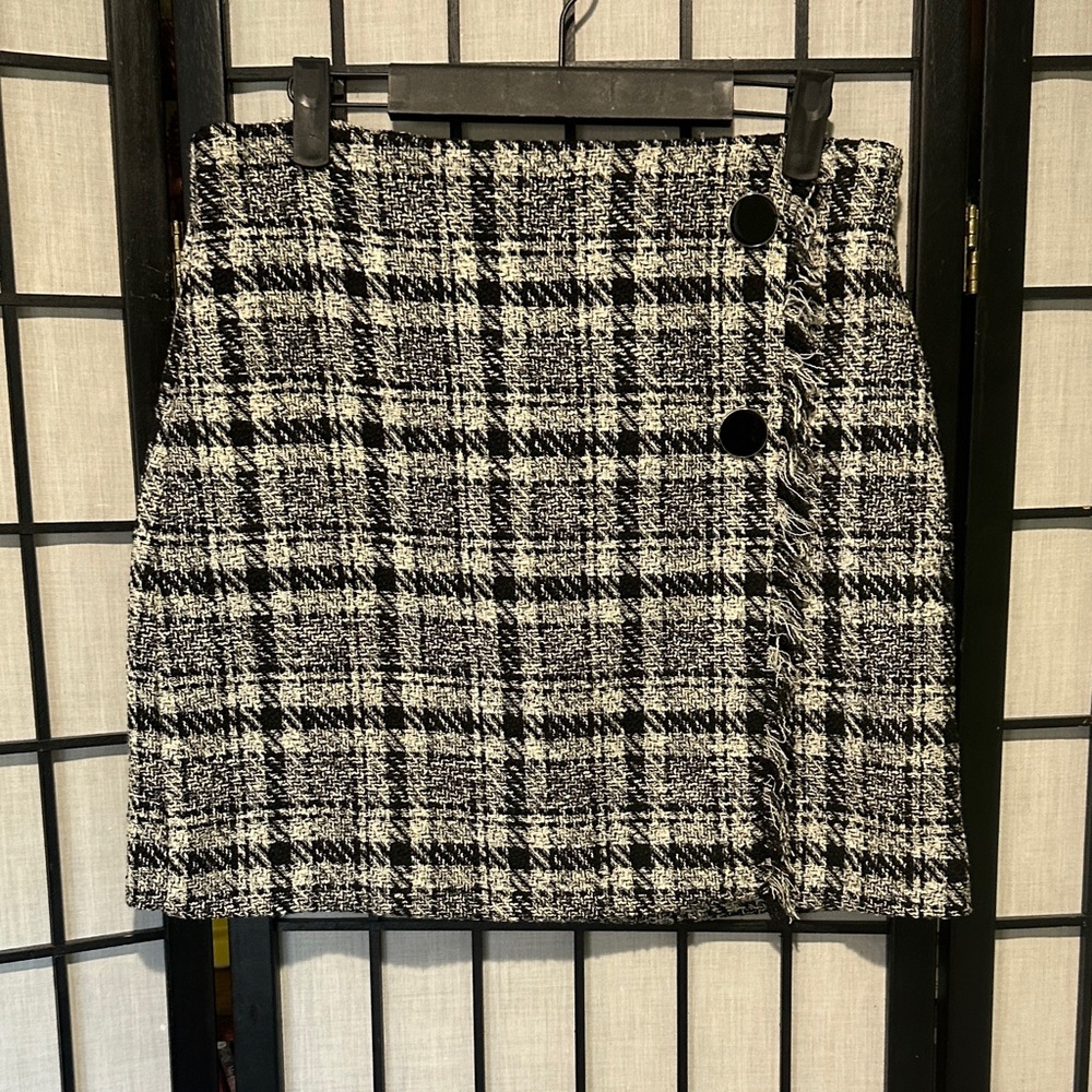 Chic Plaid Mini Skirt in Black and White Lined EUC - Picture 1 of 6